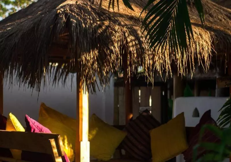 هتل Bombora Bungalows