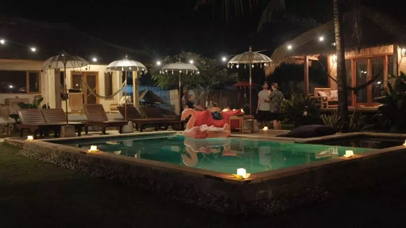 هتل Bombora Bungalows