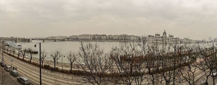 Pelicanstay In Buda Historical District