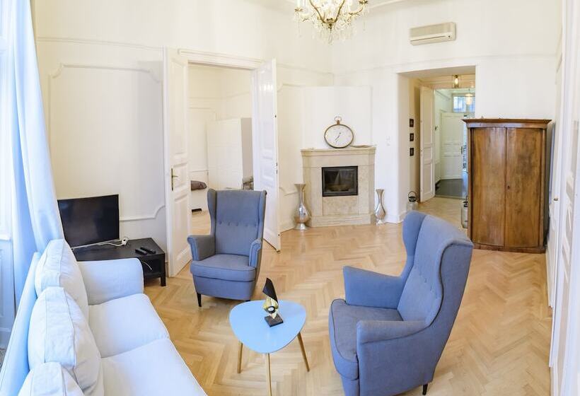 Pelicanstay In Buda Historical District