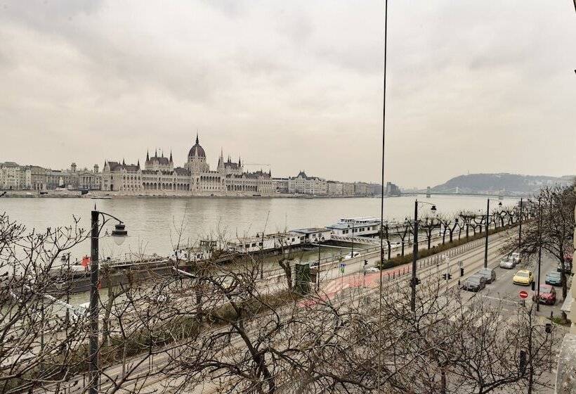 Pelicanstay In Buda Historical District