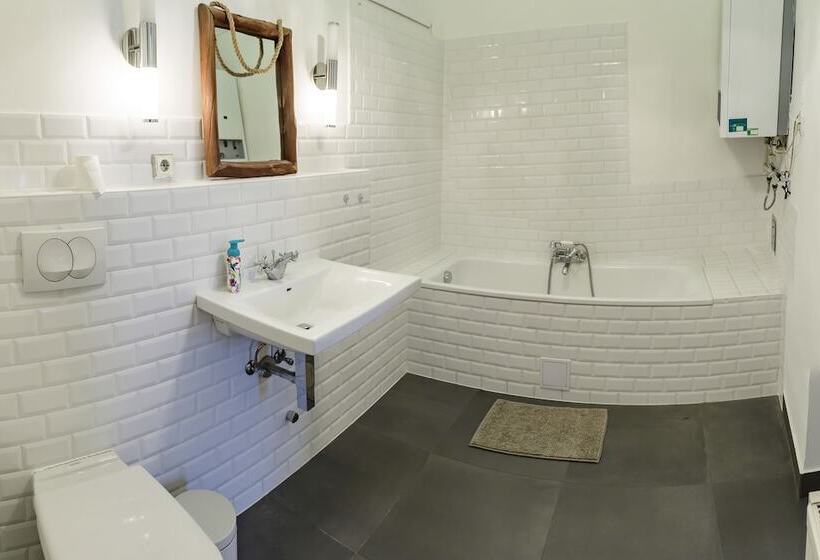 Pelicanstay In Buda Historical District