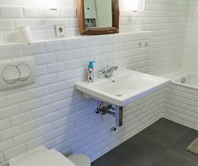 Pelicanstay In Buda Historical District