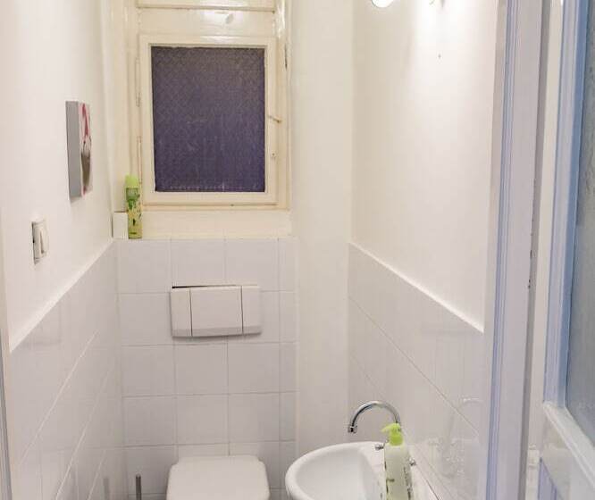 Pelicanstay In Buda Historical District