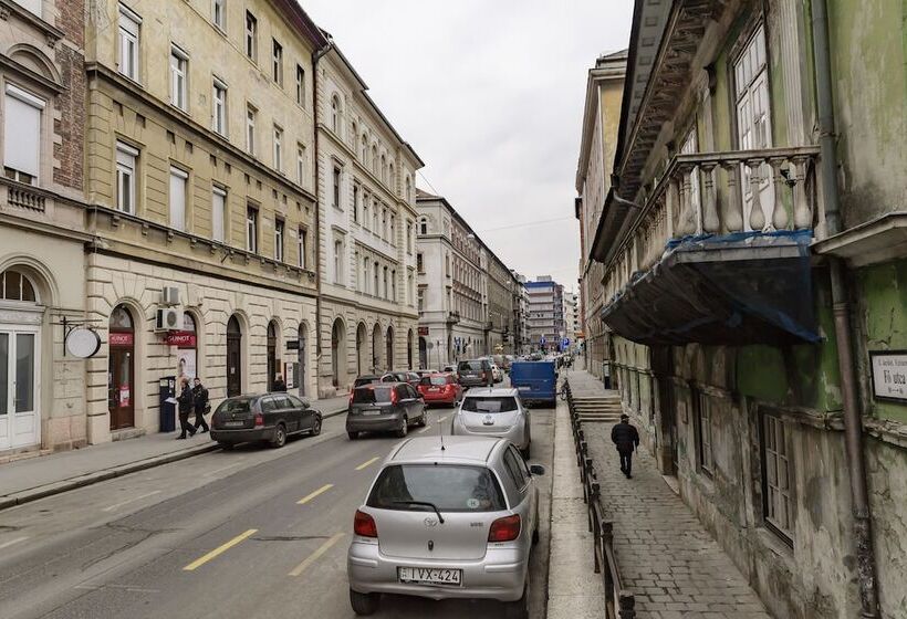 Pelicanstay In Buda Historical District