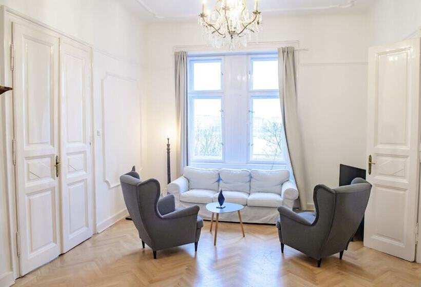 Pelicanstay In Buda Historical District