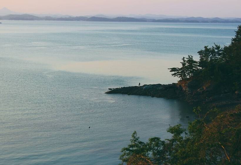 Sea And Sunset Pension