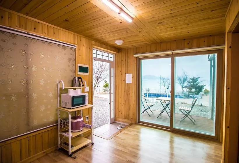 Sea And Sunset Pension