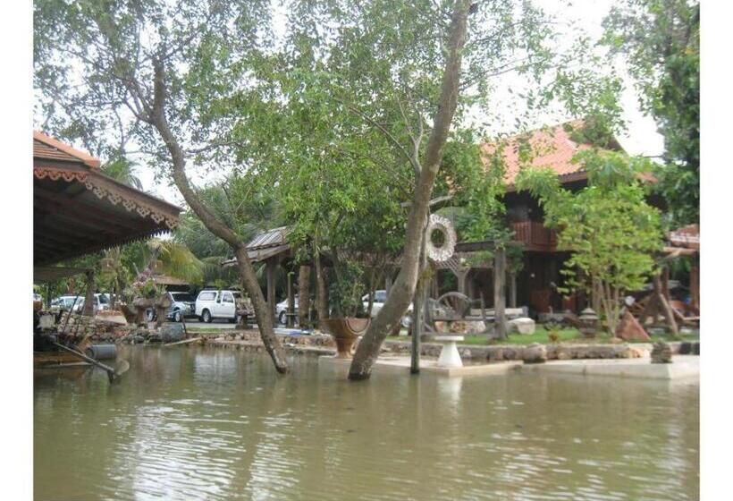 酒店 Baansuan Amphawan Resort