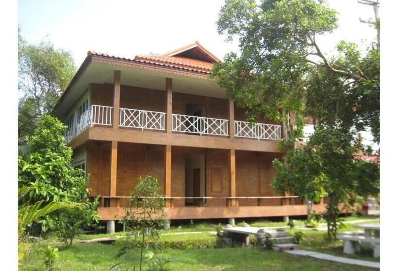 酒店 Baansuan Amphawan Resort