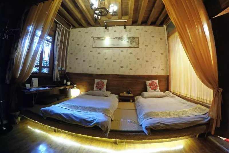 Hotelli Lijiang Lvyeanjia Inn