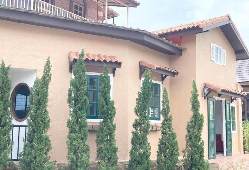 هتل The Color Resort Amphawa