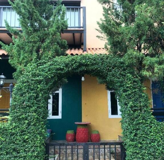 هتل The Color Resort Amphawa