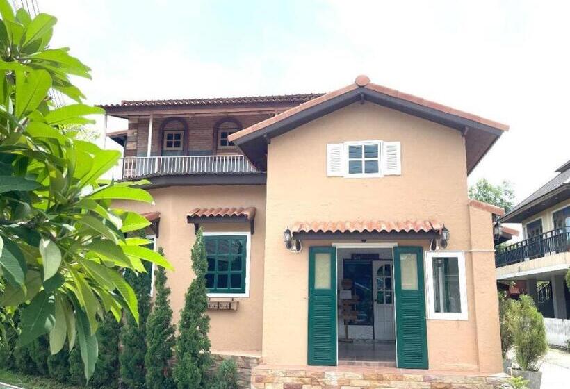 هتل The Color Resort Amphawa