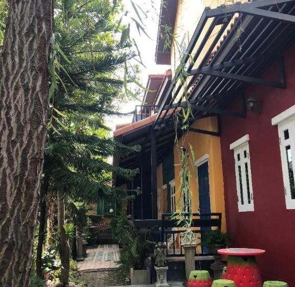 هتل The Color Resort Amphawa