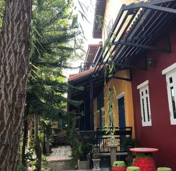 هتل The Color Resort Amphawa