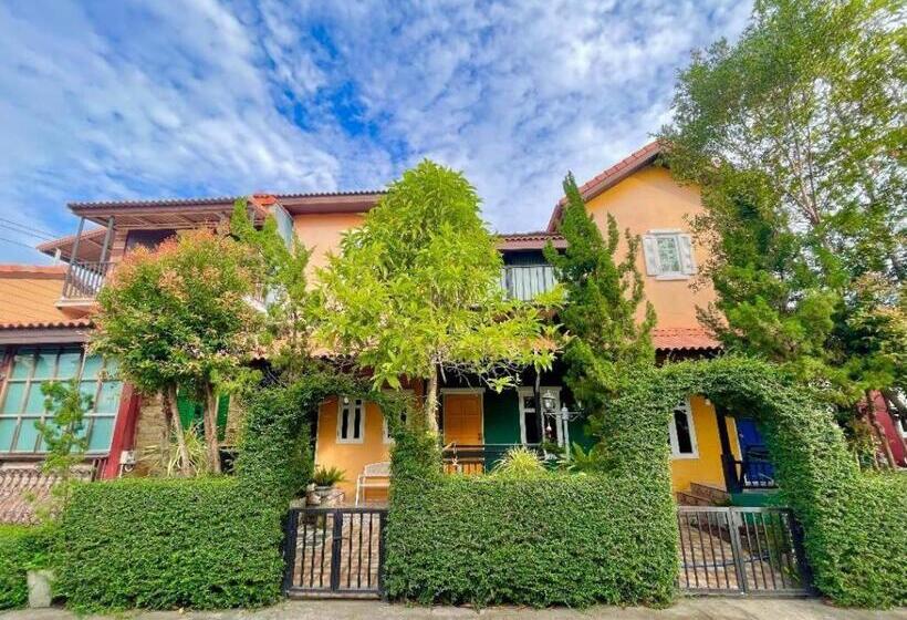 هتل The Color Resort Amphawa