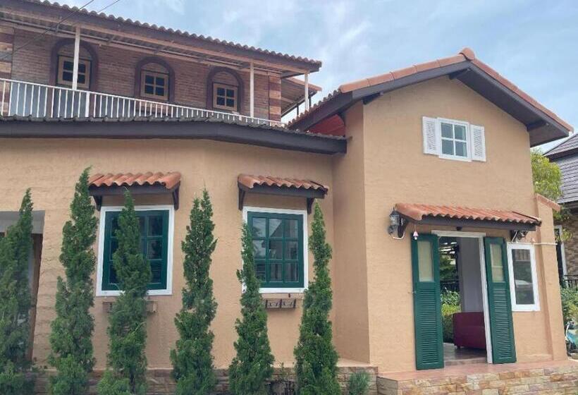 هتل The Color Resort Amphawa