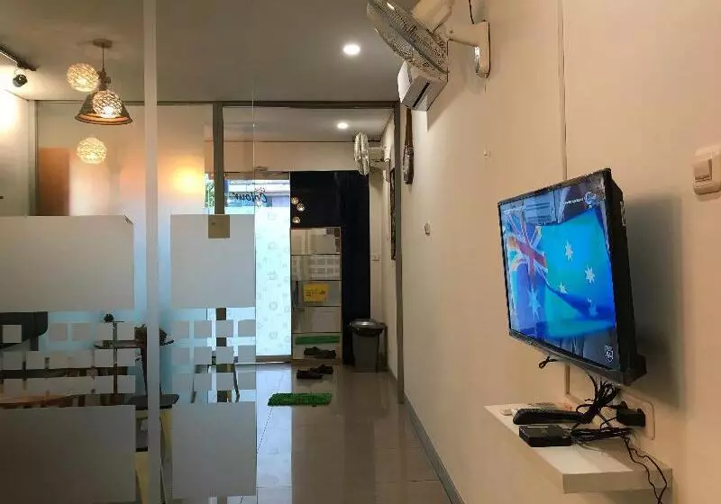 Hotelli The Colour Hostel