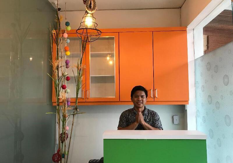 Hotel The Colour Hostel