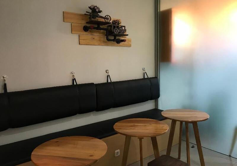 Hotel The Colour Hostel