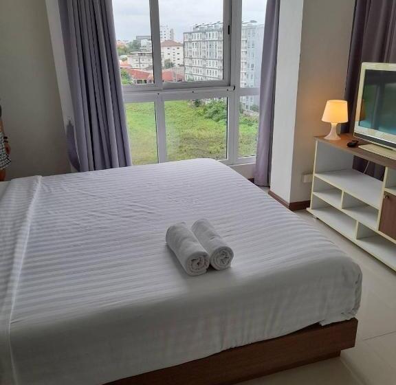 هتل The September Salaya