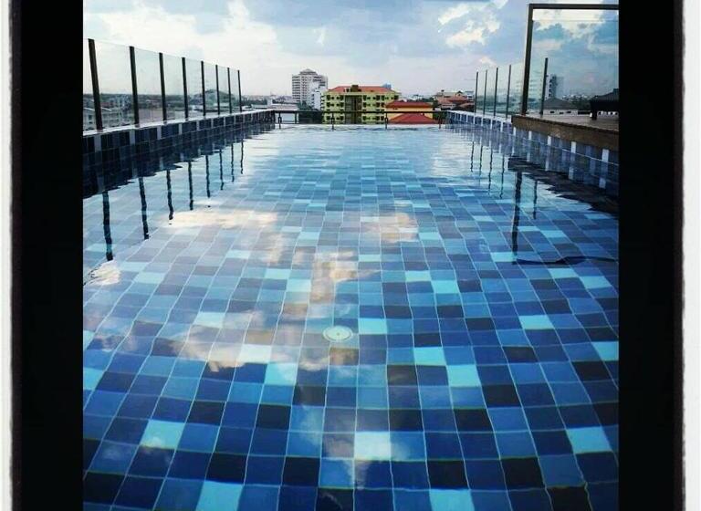 هتل The September Salaya