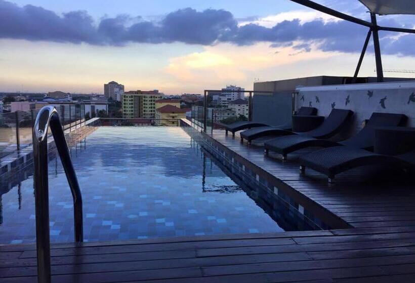 هتل The September Salaya