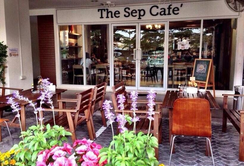 هتل The September Salaya