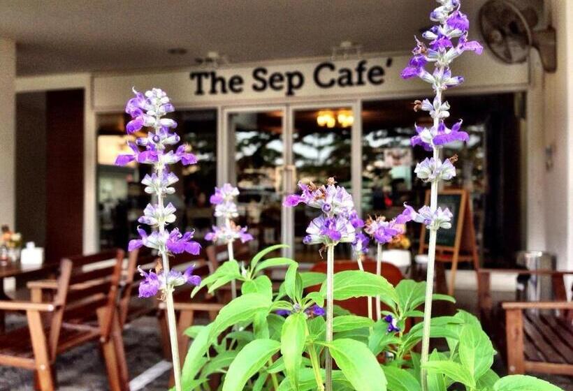 هتل The September Salaya