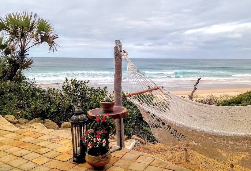 Pura Vida Tofo Beach House