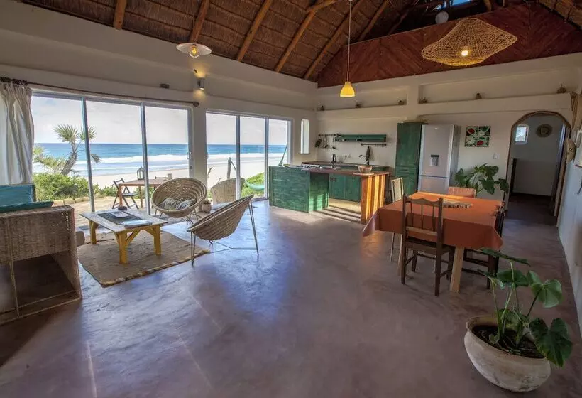 Pura Vida Tofo Beach House