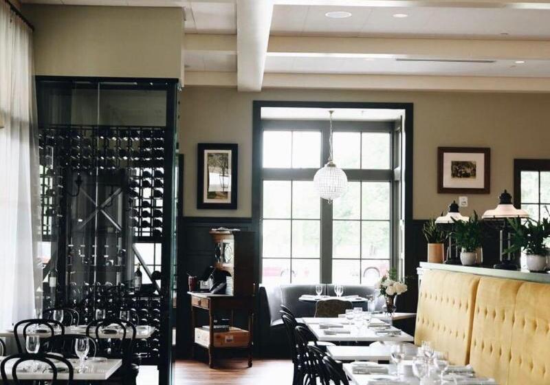 هتل The Inn At Meadowbrook