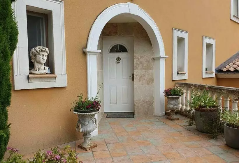 Majatalo Montèze Paradis