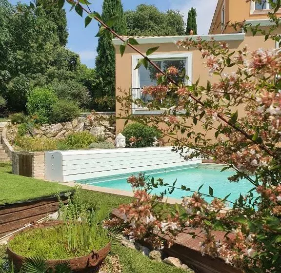 Majatalo Montèze Paradis