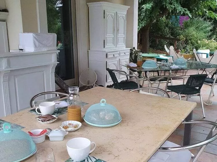 Majatalo Montèze Paradis