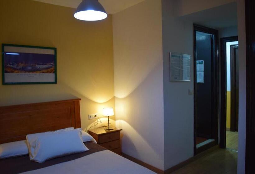 مسافرخانه Pension Waksman