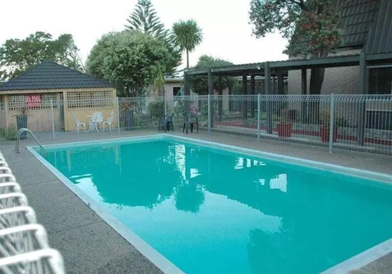 בית מלון כפרי Airport Gateway