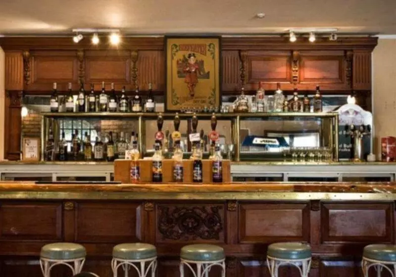 בית מלון כפרי Airport Gateway