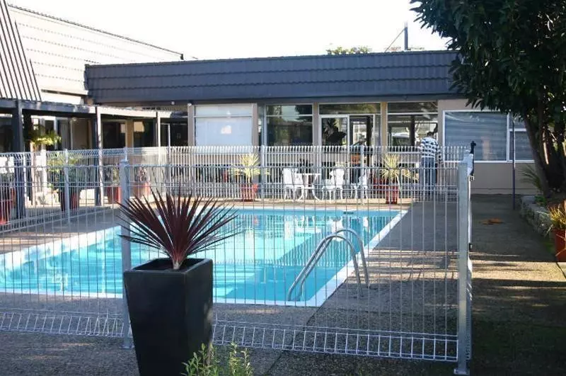 בית מלון כפרי Airport Gateway