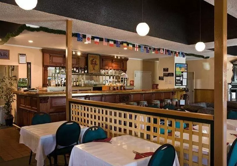 בית מלון כפרי Airport Gateway