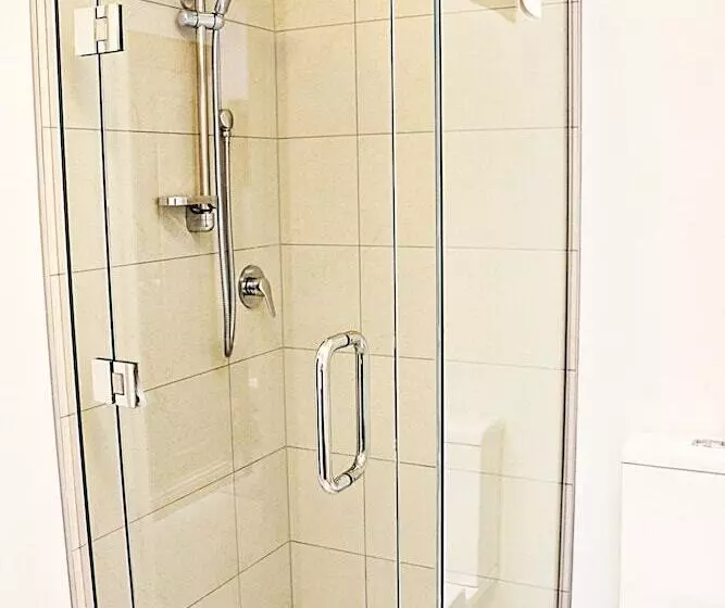 בית מלון כפרי Airport Gateway