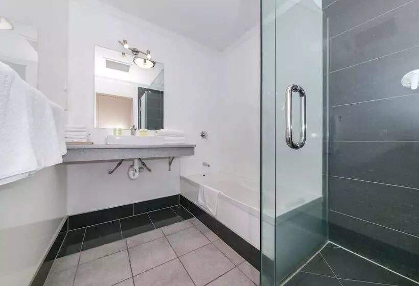 בית מלון כפרי Airport Gateway