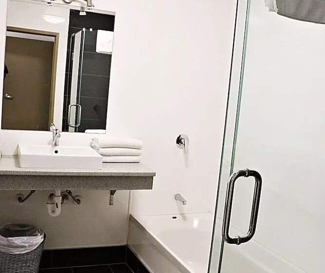 בית מלון כפרי Airport Gateway