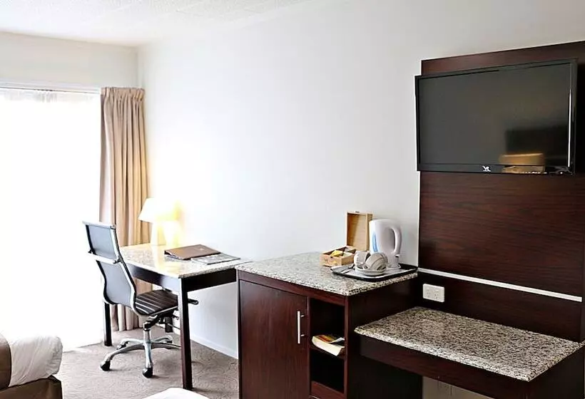 בית מלון כפרי Airport Gateway