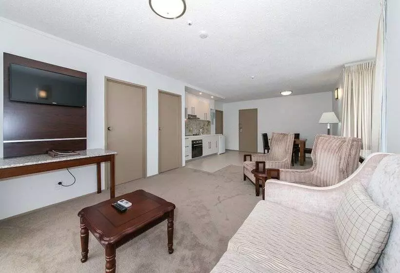 בית מלון כפרי Airport Gateway