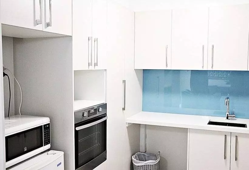 בית מלון כפרי Airport Gateway