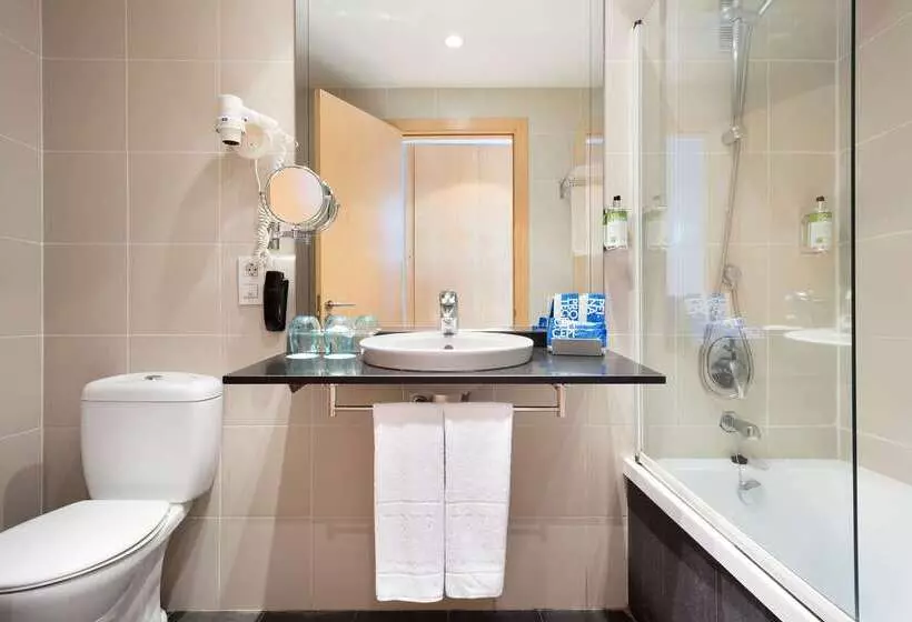 בית מלון כפרי Innside By Meliá Barcelona Aeropuerto