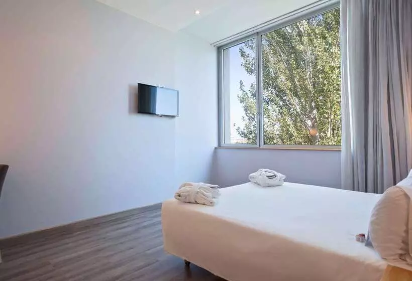 בית מלון כפרי Innside By Meliá Barcelona Aeropuerto