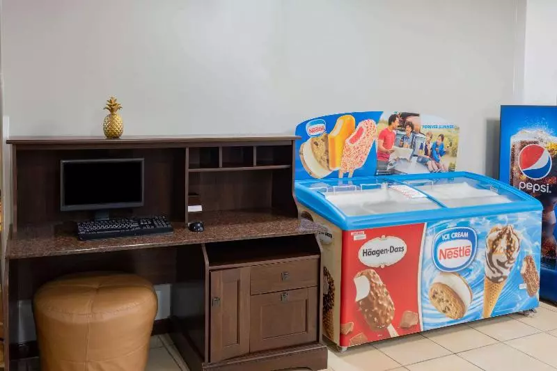 בית מלון כפרי Baymont By Wyndham Hinesville Fort Stewart Area